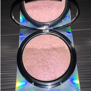 - The Aesthetica Starlite Highlighter - Shimmering Lavender